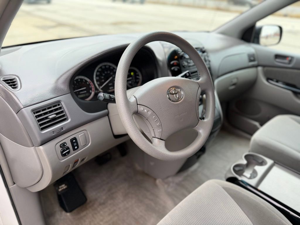 Used 2005 Toyota Sienna LE image 25