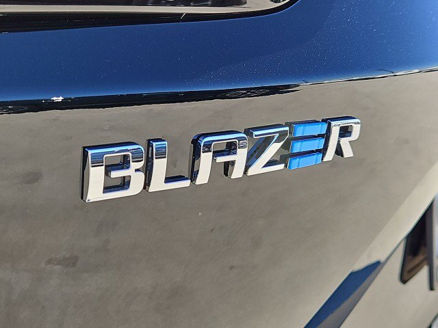 Used 2026 Chevrolet Blazer EV LT w/ Super Cruise Package FWD image 31