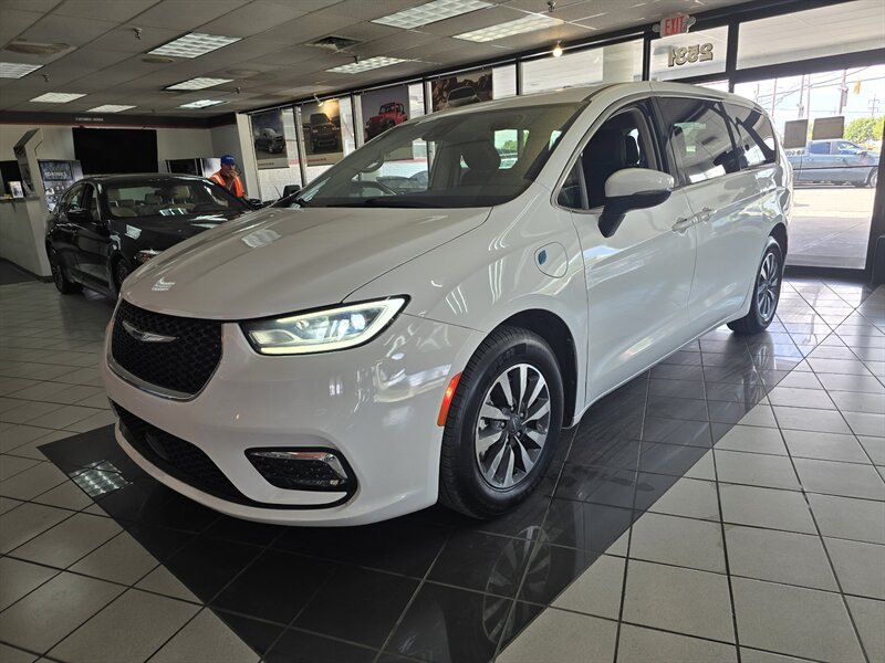 Used 2023 Chrysler Pacifica Touring-L