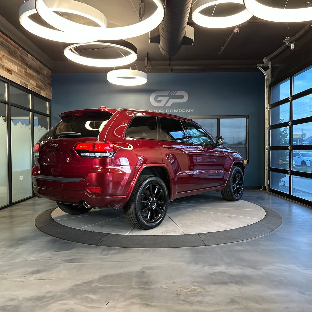 Used 2019 Jeep Grand Cherokee Altitude AWD/4WD image 3