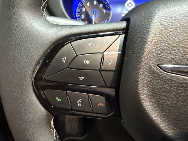 Used 2025 Chrysler Pacifica Limited AWD/4WD image 37