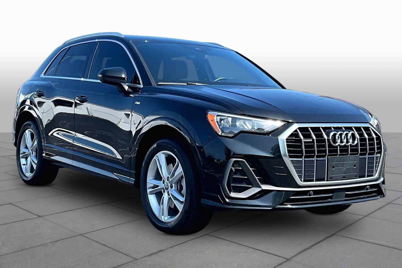 Used 2020 Audi Q3 2.0T Premium w/ Convenience Package AWD/4WD image 2