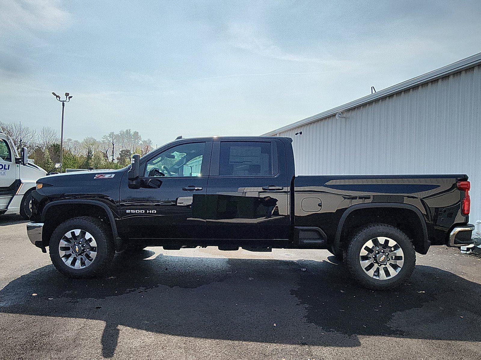 New 2026 Chevrolet Silverado 2500 LT image 2