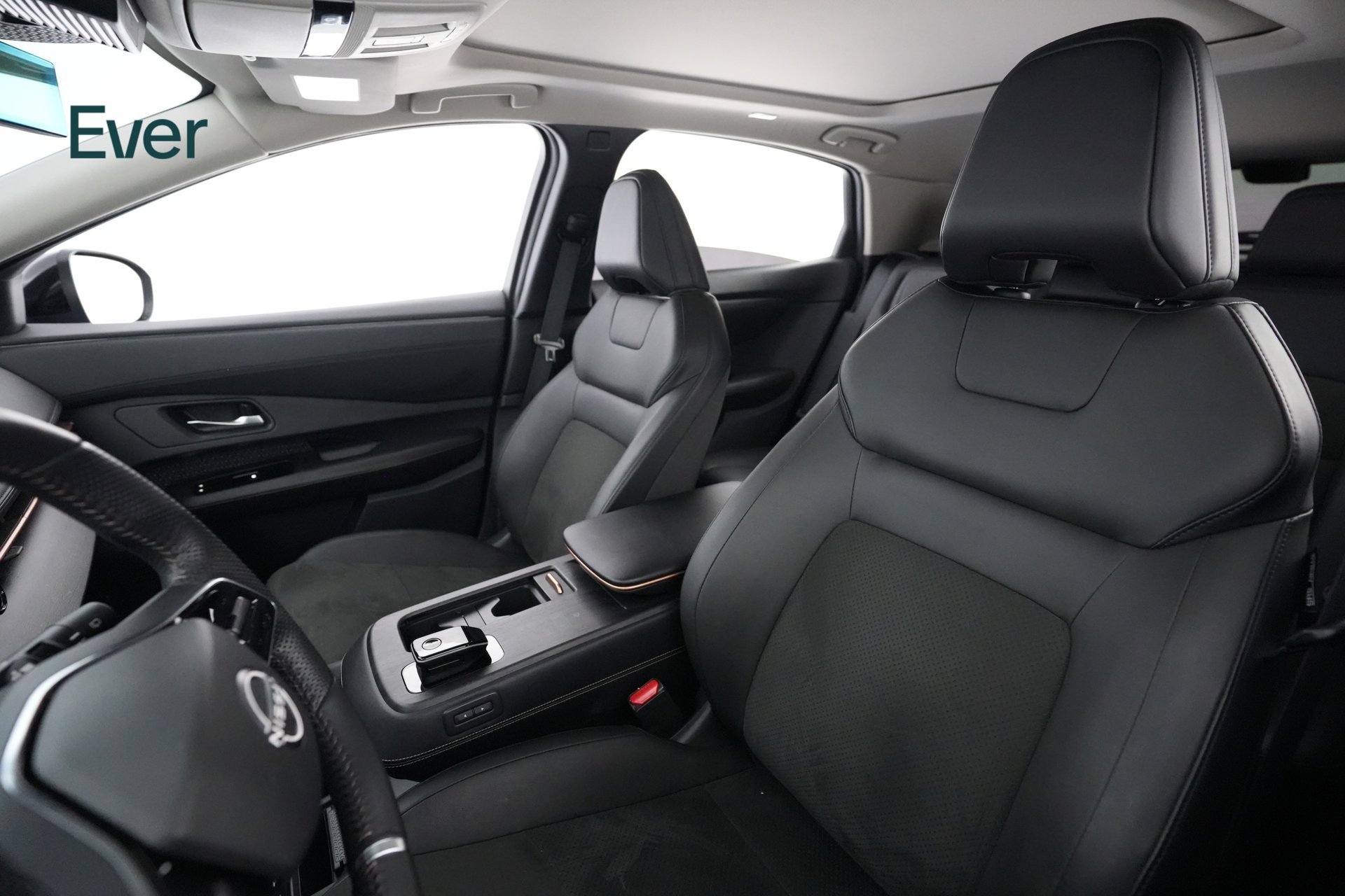 Used 2024 Nissan Ariya AWD image 4