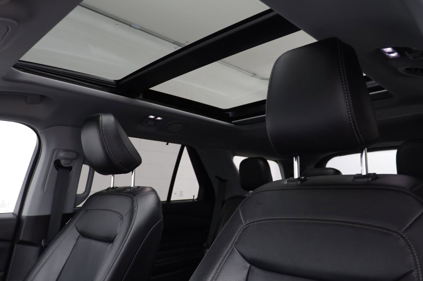 Used 2021 Ford Explorer Limited w/ Equipment Group 301A image 13