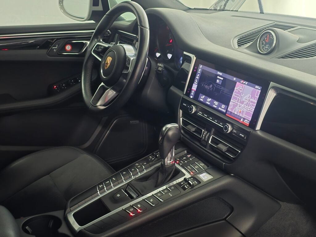 Used 2021 Porsche Macan AWD/4WD image 28