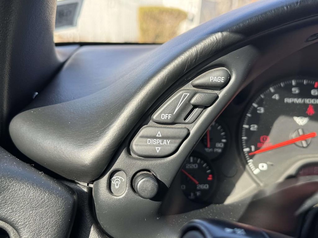 Used 2004 Chevrolet Corvette Coupe w/ Roof Package image 15