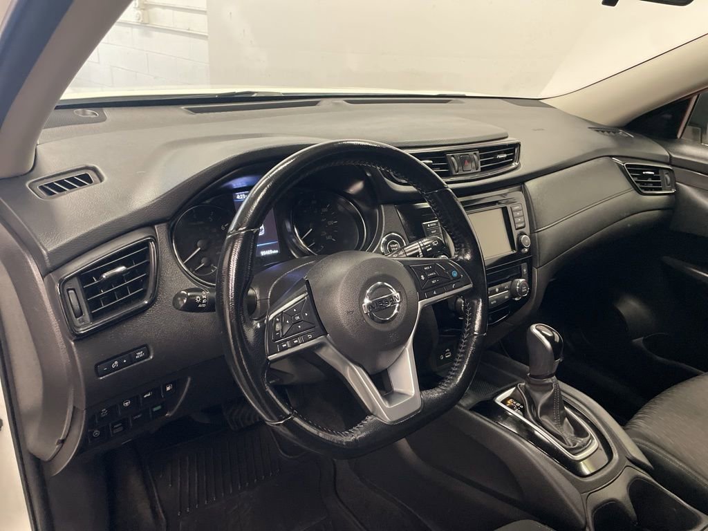 Used 2020 Nissan Rogue SV w/ Premium Package image 19