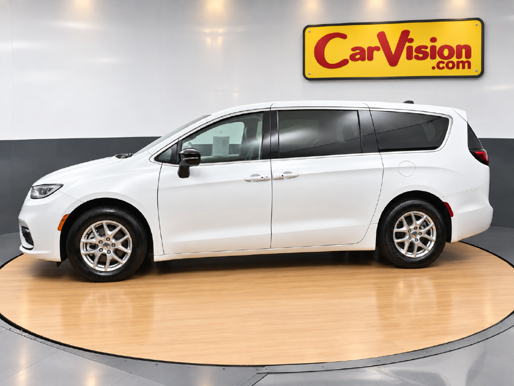 Used 2024 Chrysler Pacifica Touring-L FWD image 7