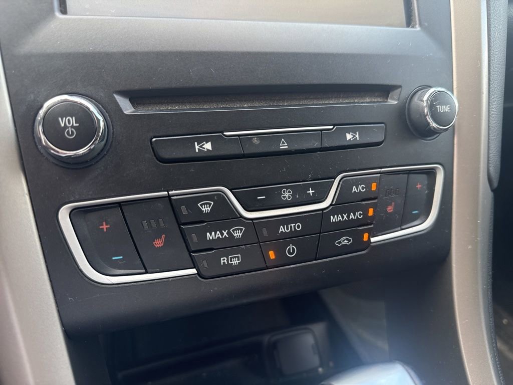 Used 2016 Ford Fusion SE w/ Equipment Group 202A AWD/4WD image 14