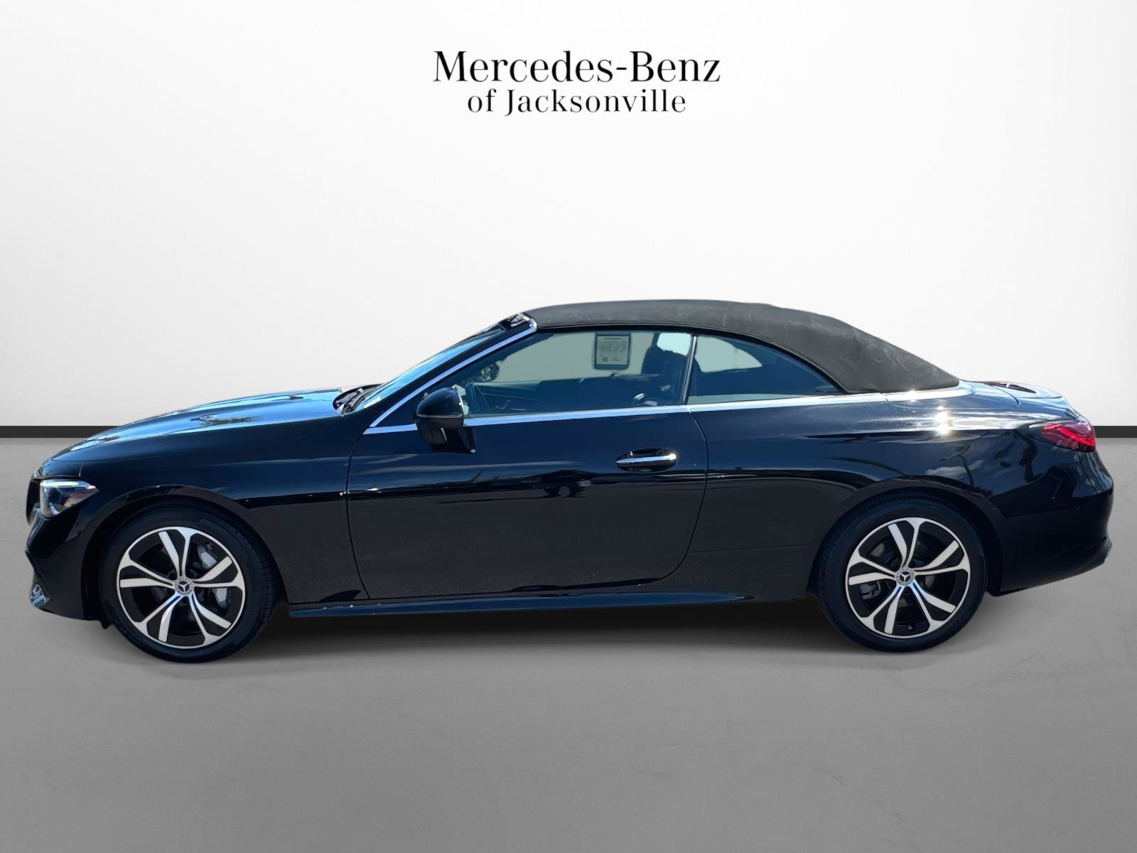 Used 2025 Mercedes-Benz CLE 300 4MATIC Cabriolet image 6