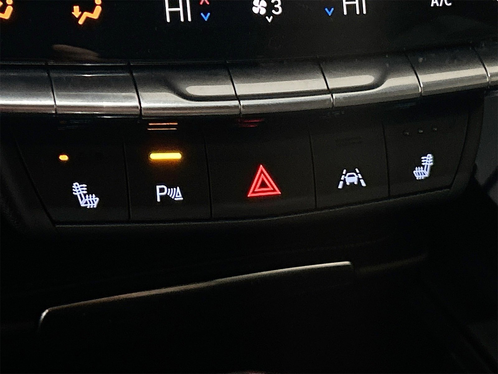 Used 2024 Cadillac XT4 Premium Luxury w/ Technology Package image 21