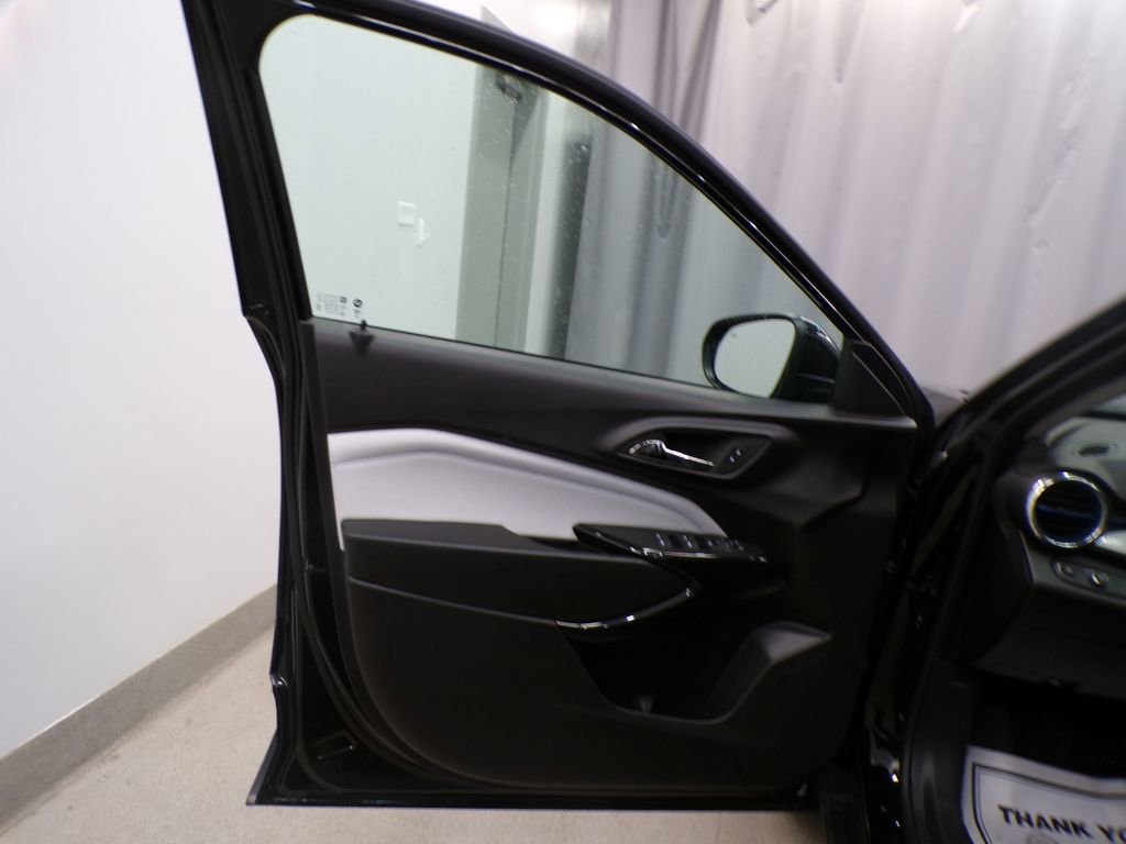 Used 2025 Chevrolet Trax LT w/ Driver Confidence Package FWD image 12