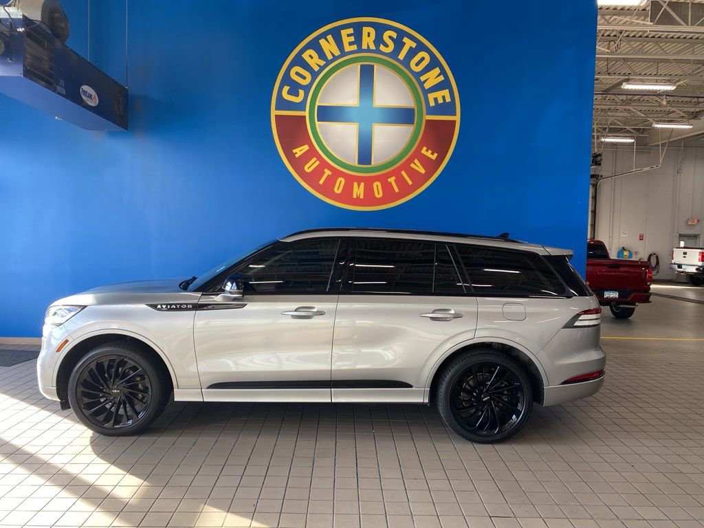 Used 2024 Lincoln Aviator Reserve w/ Jet Appearance Package image 18