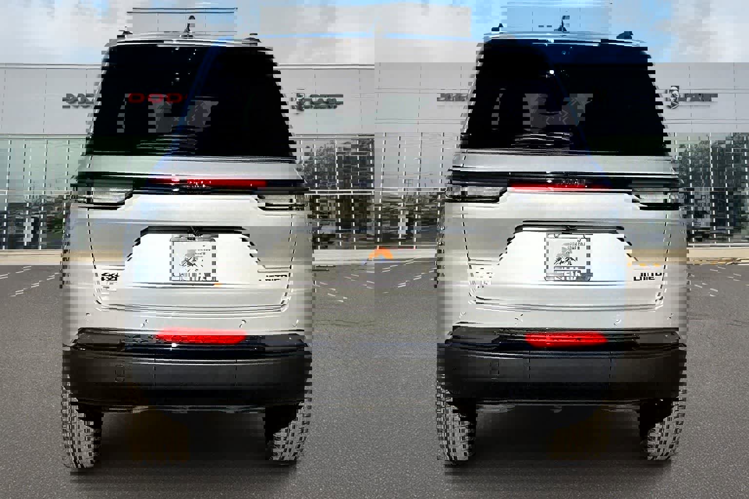 New 2025 Jeep Grand Cherokee Limited w/ Luxury Tech Group II image 5