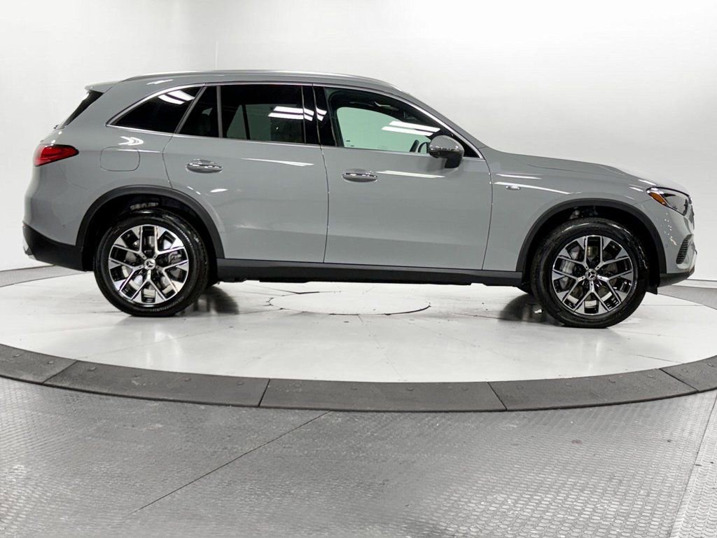 Used 2025 Mercedes-Benz GLC 350e 4MATIC w/ Driver Assistance Package image 35