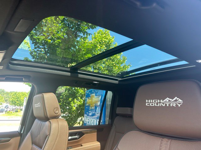 New 2026 Chevrolet Suburban High Country AWD/4WD image 13