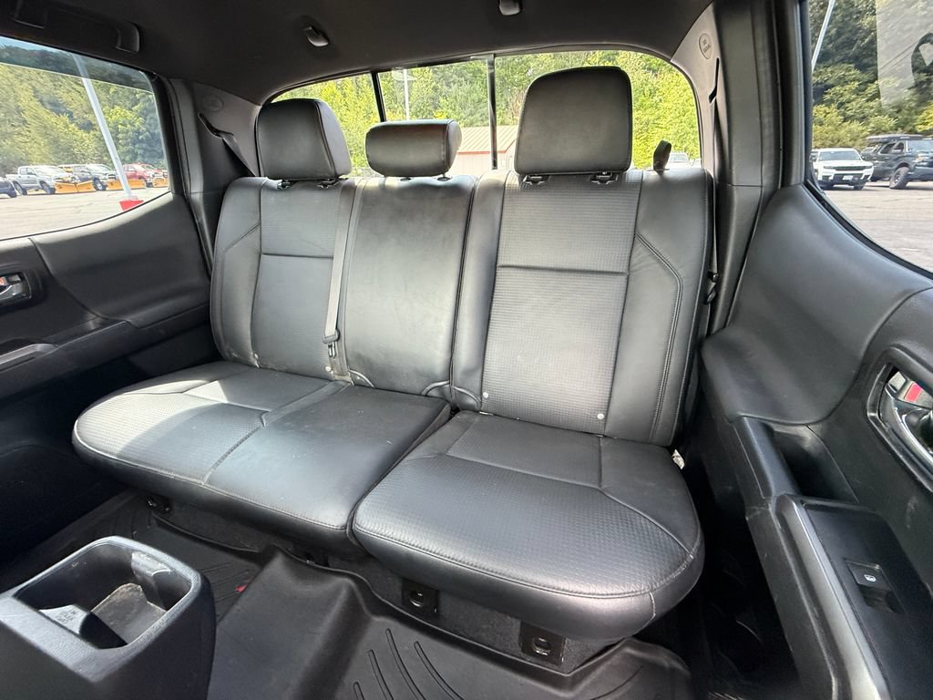 Certified 2022 Toyota Tacoma TRD Off-Road w/ TRD Premium Off Road Package AWD/4WD image 16