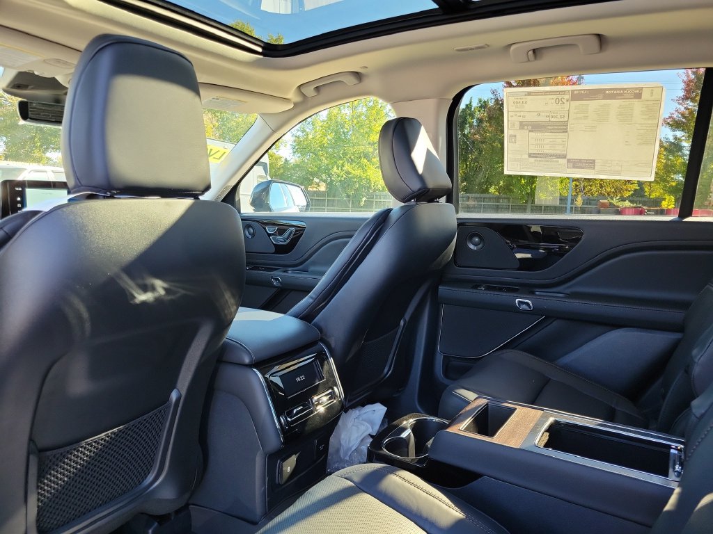 New 2027 Lincoln Aviator Reserve w/ Jet Appearance Package AWD/4WD image 16