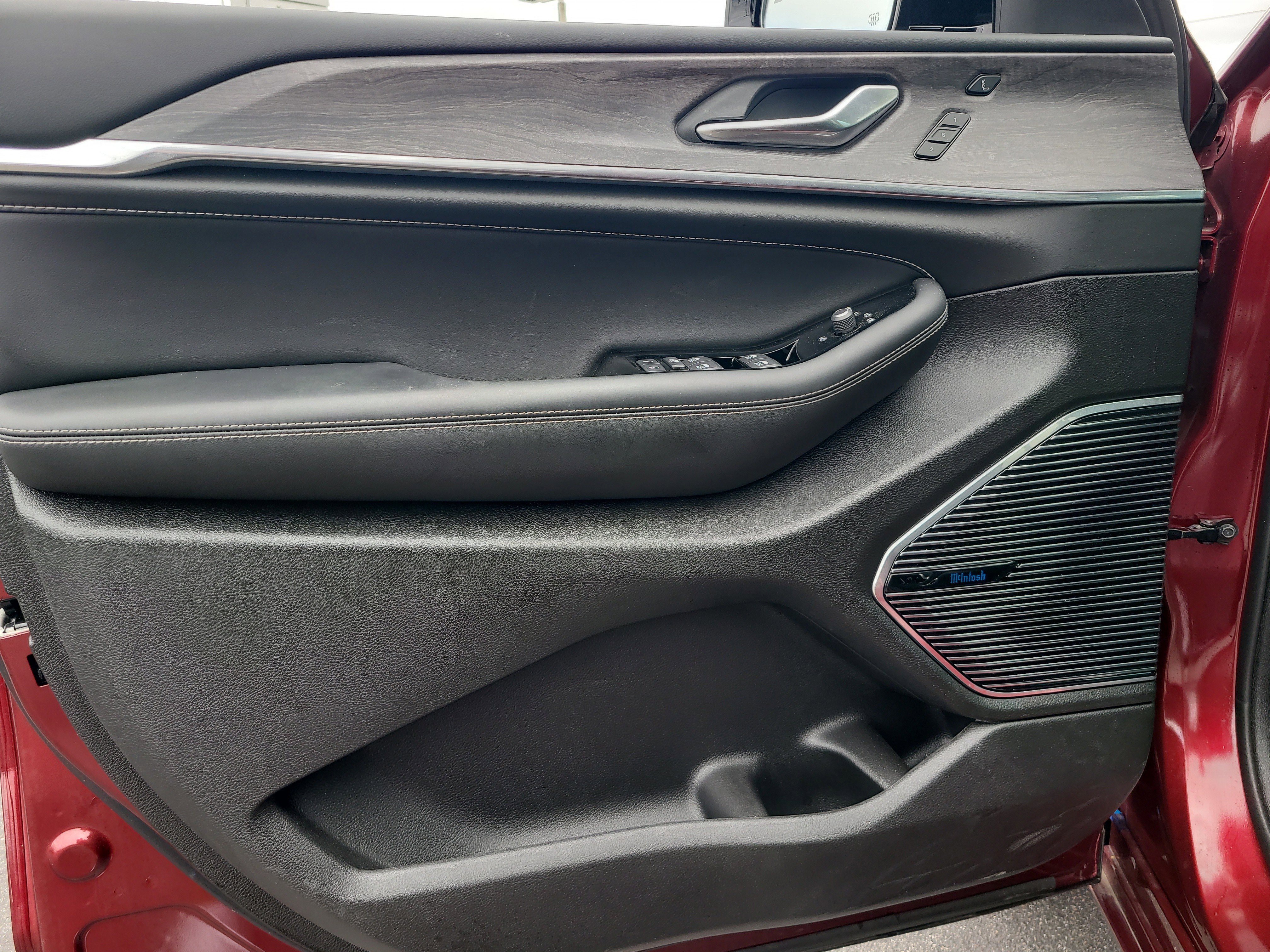 Used 2023 Jeep Grand Cherokee Overland w/ Luxury Tech Group IV image 15