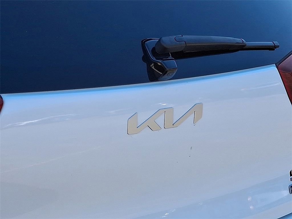 Used 2022 Kia Niro EX image 28