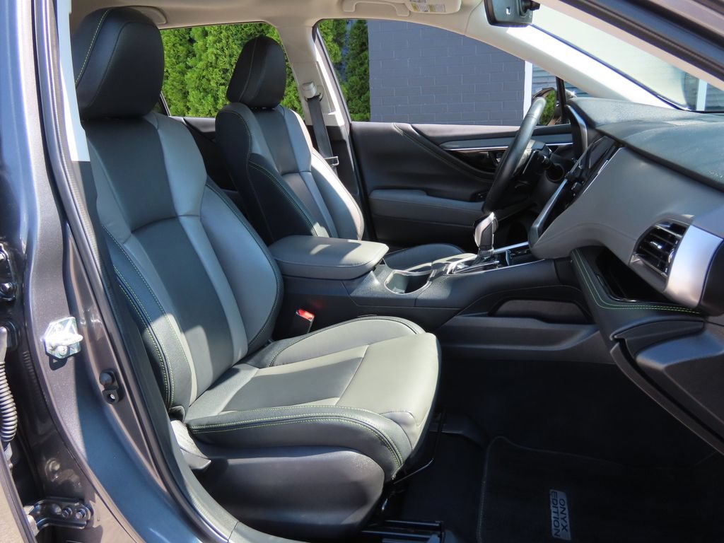 Used 2025 Subaru Outback Onyx Edition AWD/4WD image 32