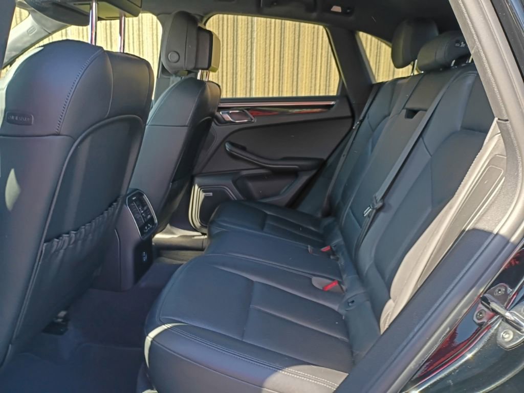 Certified 2020 Porsche Macan S AWD/4WD image 5