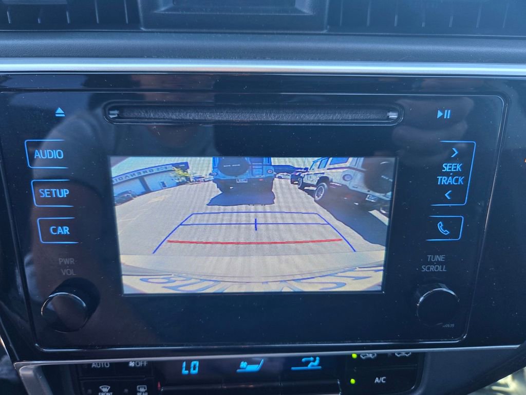 Used 2017 Toyota Corolla LE image 18