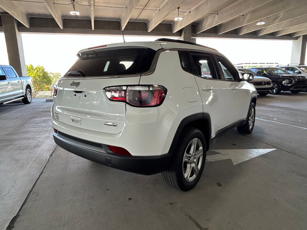 Used 2023 Jeep Compass Latitude w/ Sun and Sound Group AWD/4WD image 5