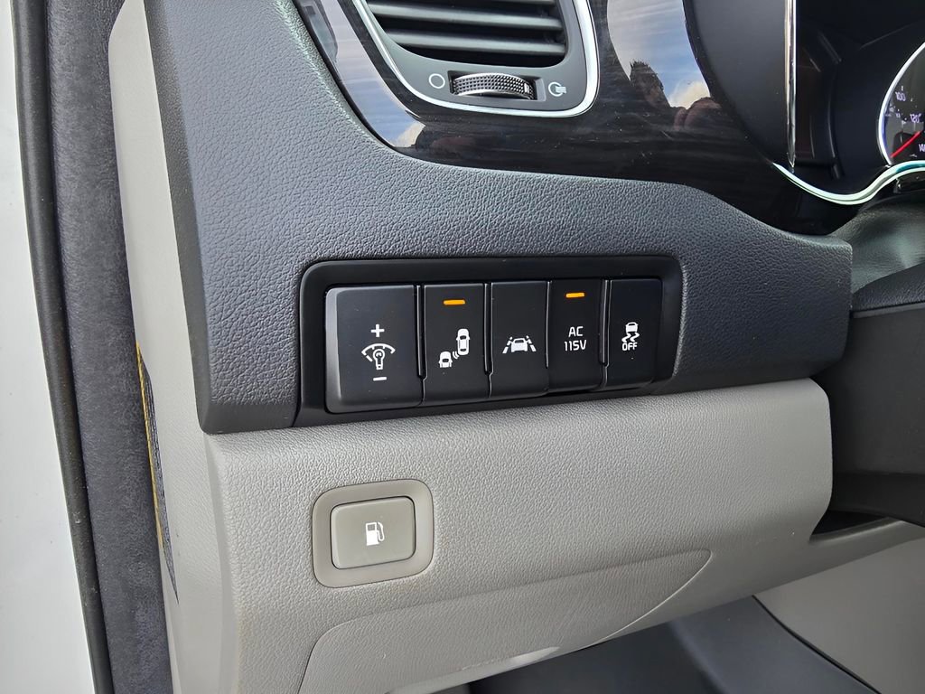 Used 2020 Kia Sedona SX image 18