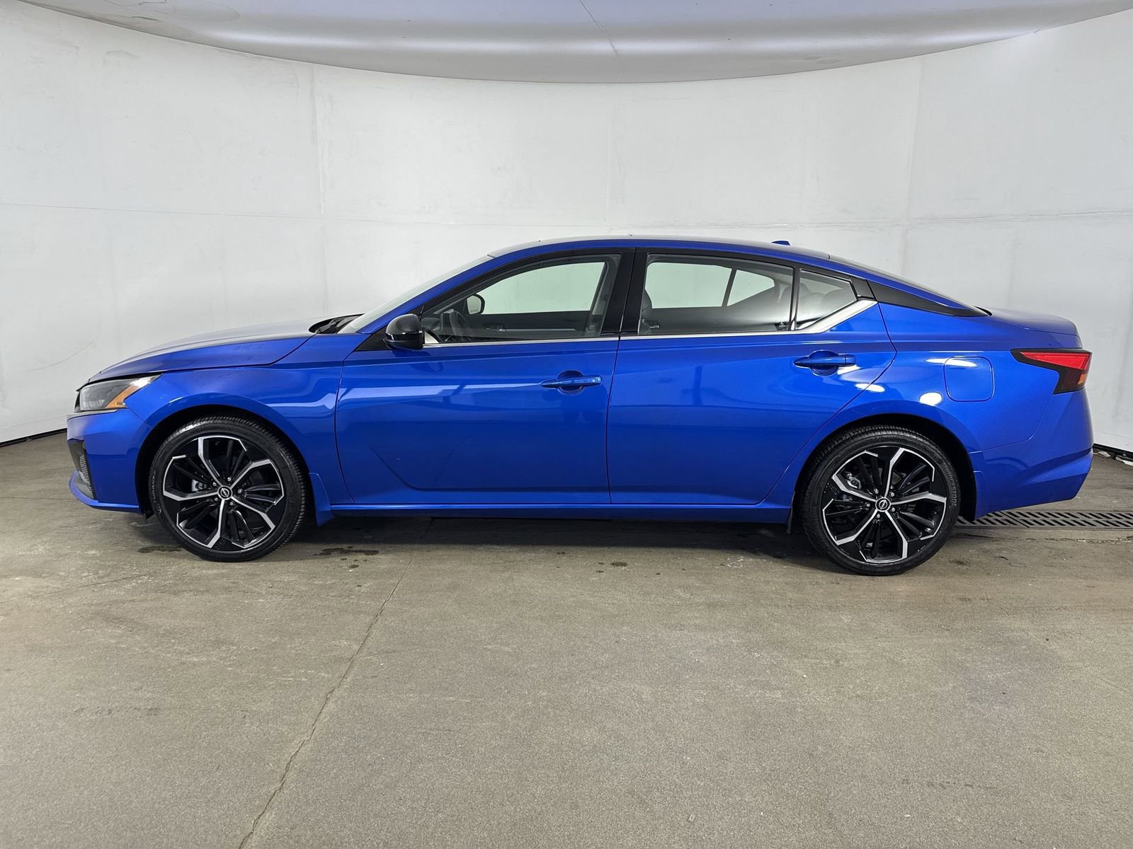 Certified 2025 Nissan Altima 2.5 SR w/ SR Premium Package image 32