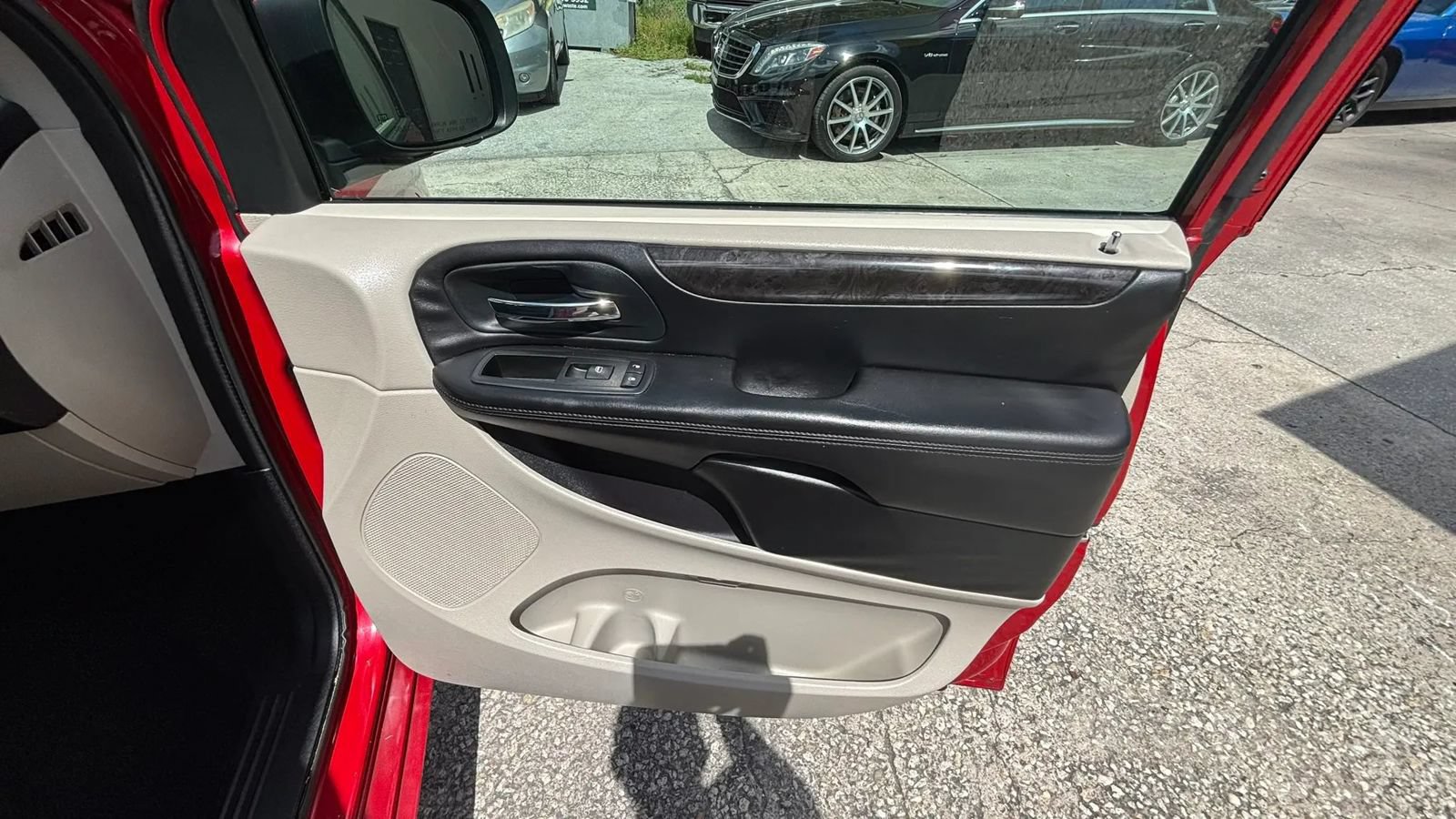 Used 2013 Dodge Grand Caravan SXT FWD image 15