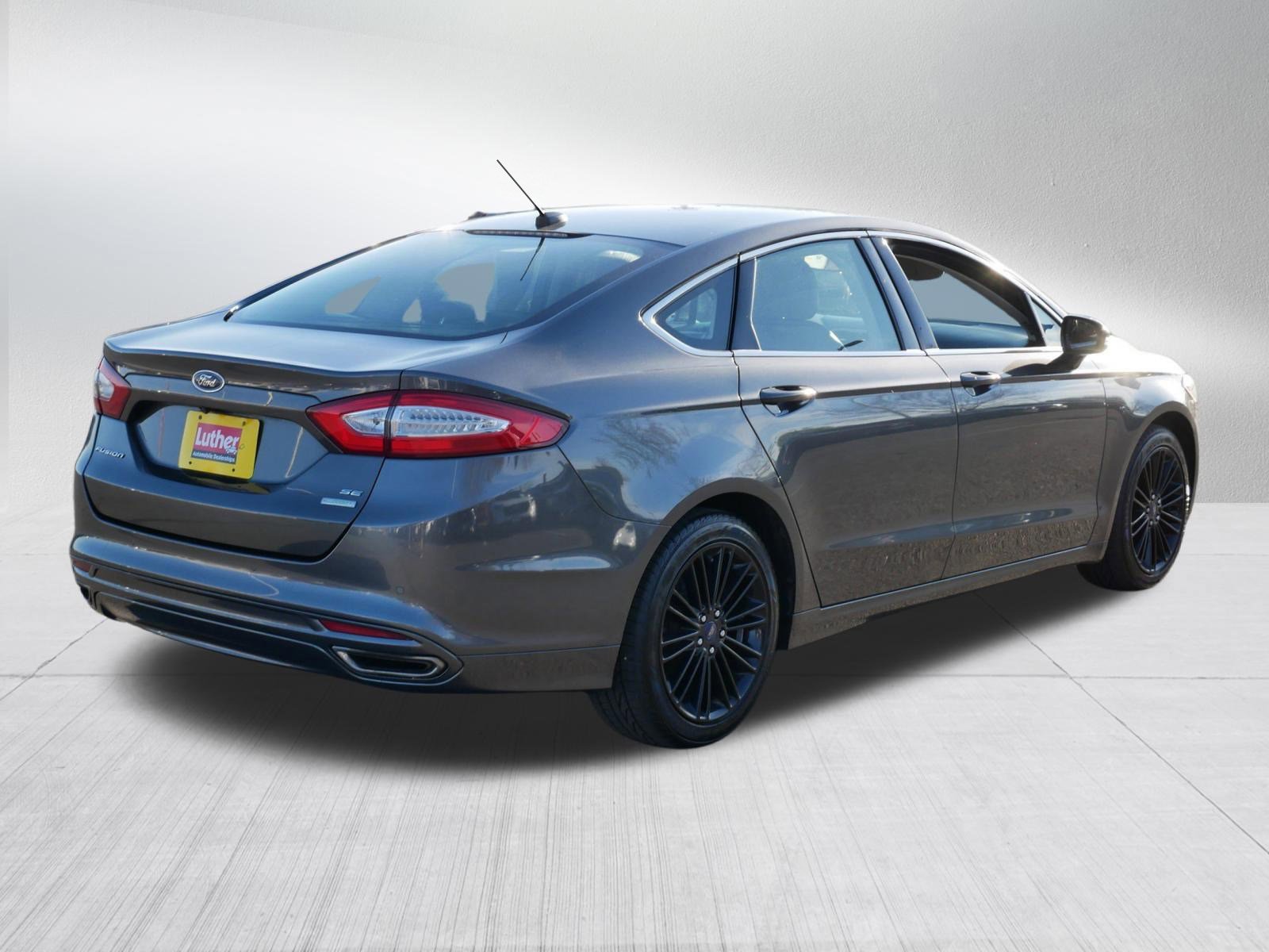 Used 2016 Ford Fusion SE w/ Equipment Group 202A FWD image 7