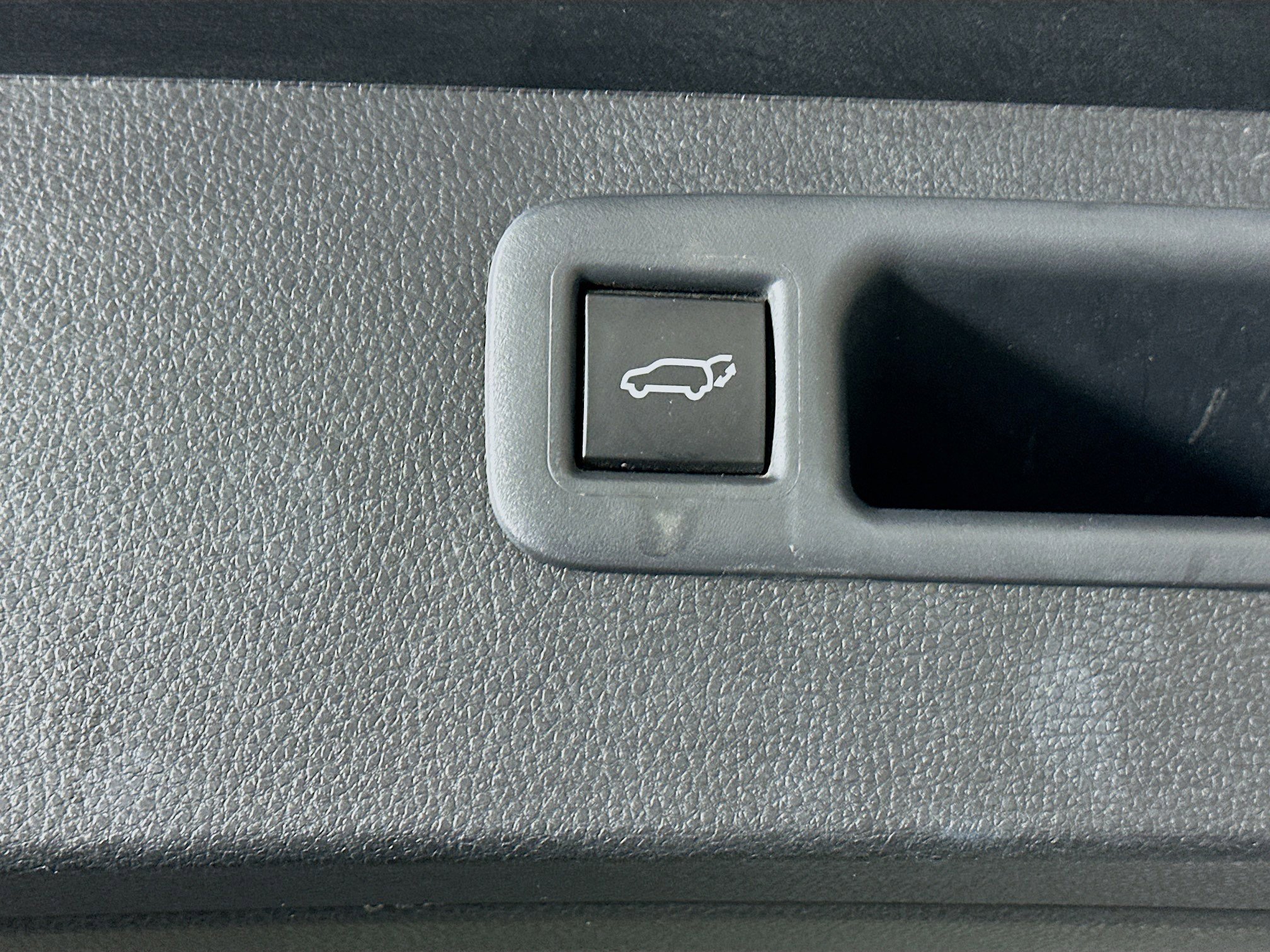 Used 2024 Toyota Highlander LE image 32