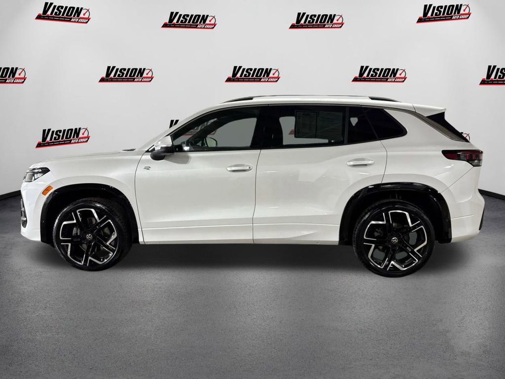 Used 2025 Volkswagen Tiguan SEL R-Line AWD/4WD image 8