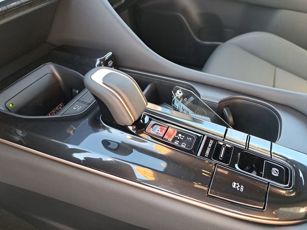 Certified 2025 Toyota Crown Signia image 28