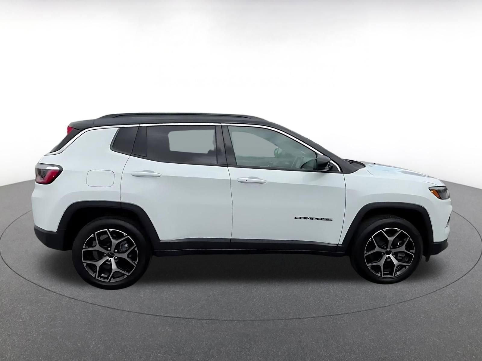 Used 2025 Jeep Compass Limited AWD/4WD image 16