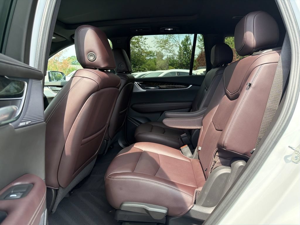 Certified 2024 Cadillac XT6 Premium Luxury AWD/4WD image 11