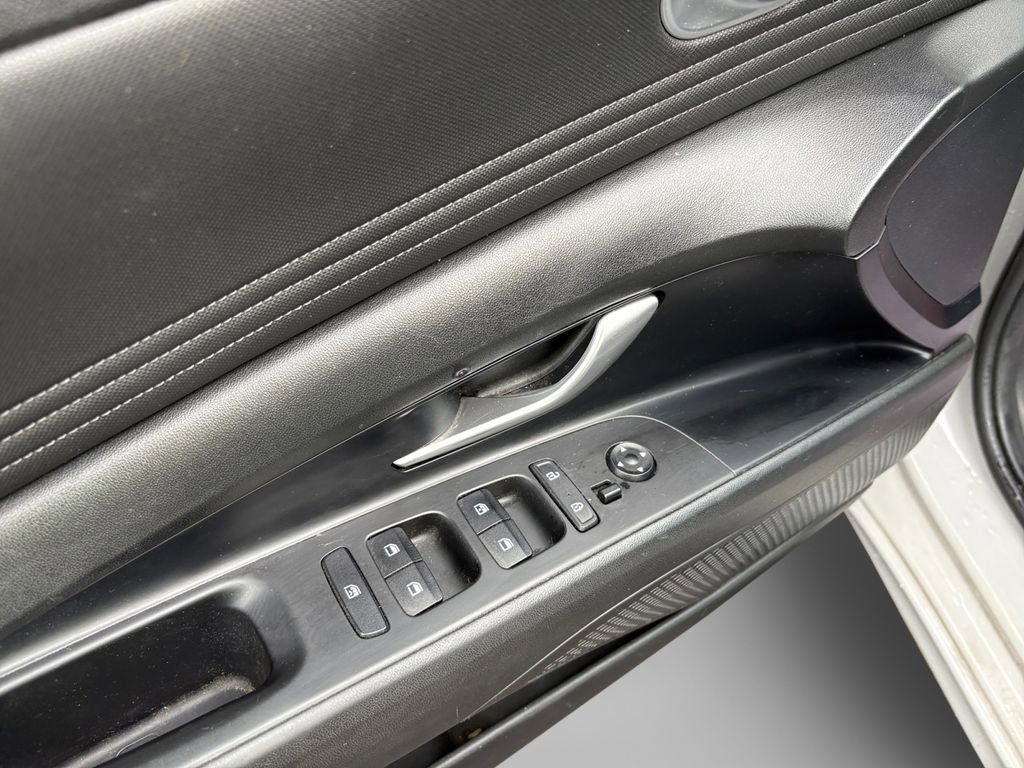 Used 2021 Hyundai Elantra SEL FWD image 14