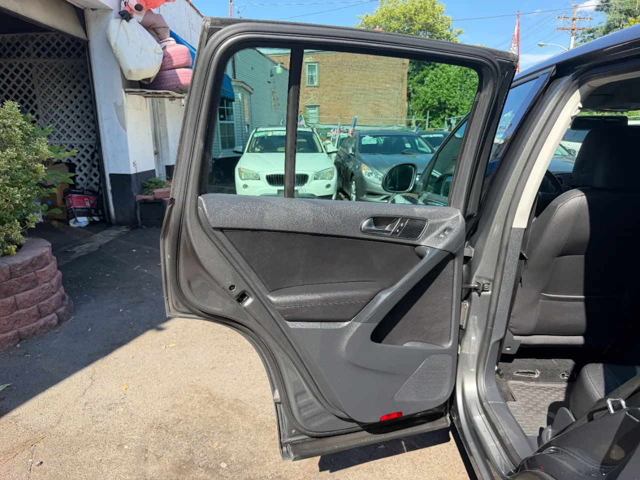 Used 2012 Volkswagen Tiguan LE FWD image 28