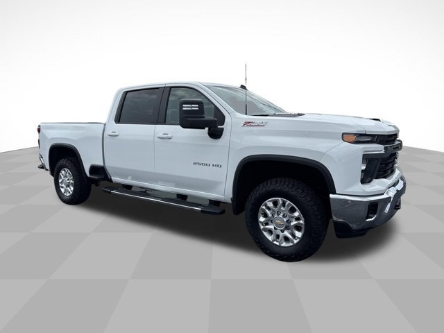Used 2024 Chevrolet Silverado 2500 LT AWD/4WD image 3