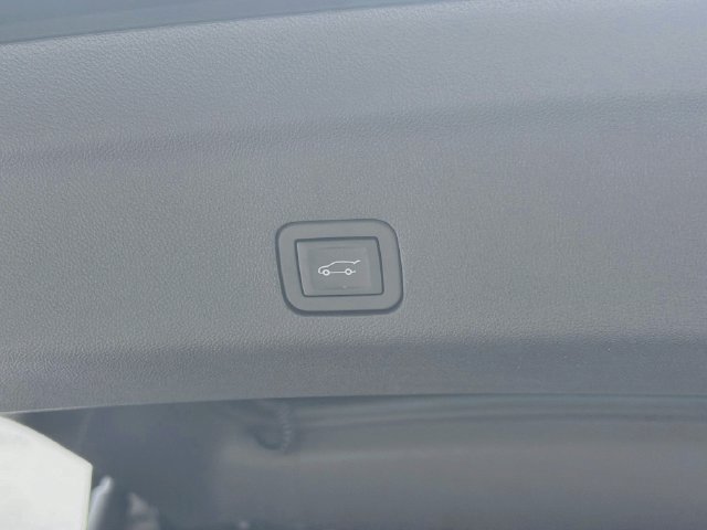 Used 2026 GMC Yukon Denali w/ Sun & Power Step Package RWD image 14