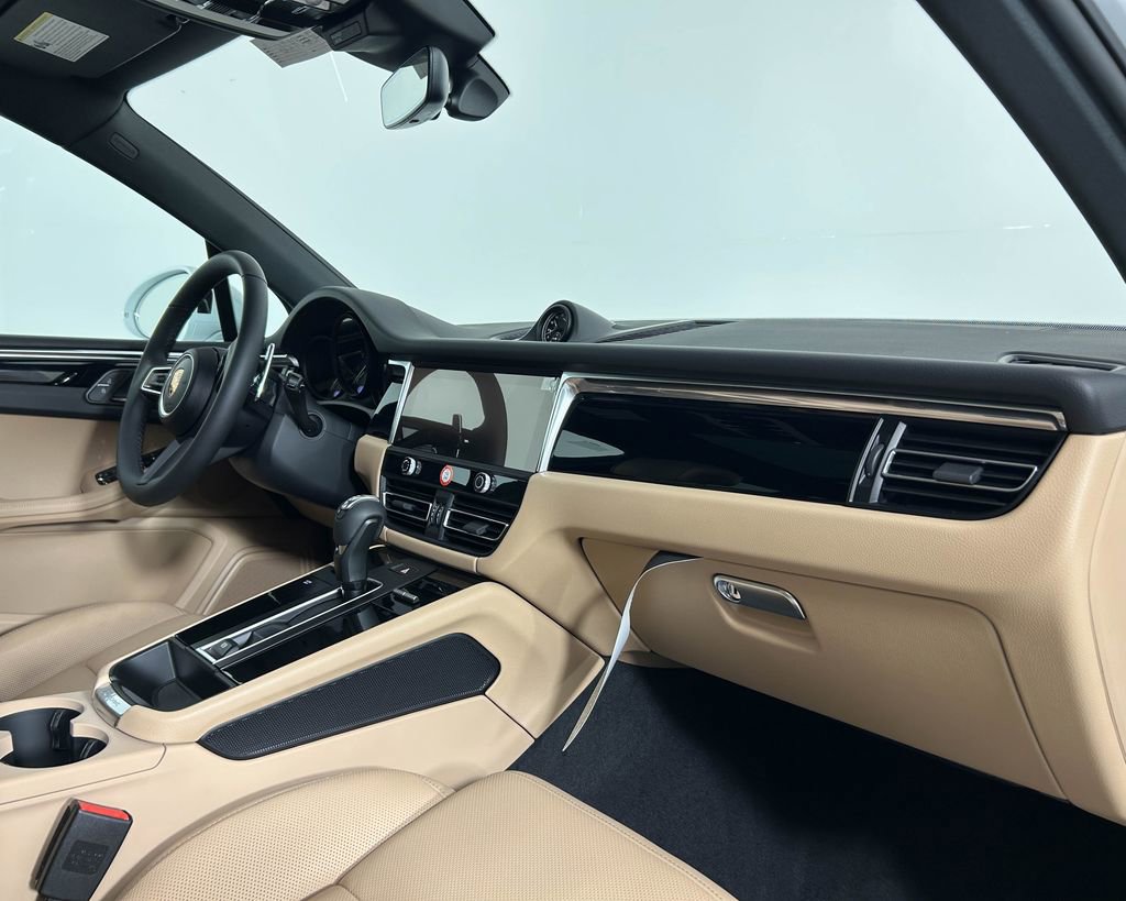 New 2026 Porsche Macan AWD/4WD image 22