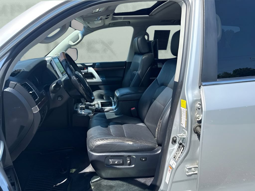 Used 2016 Toyota Land Cruiser w/ Four Season Floor Mat Package AWD/4WD image 5