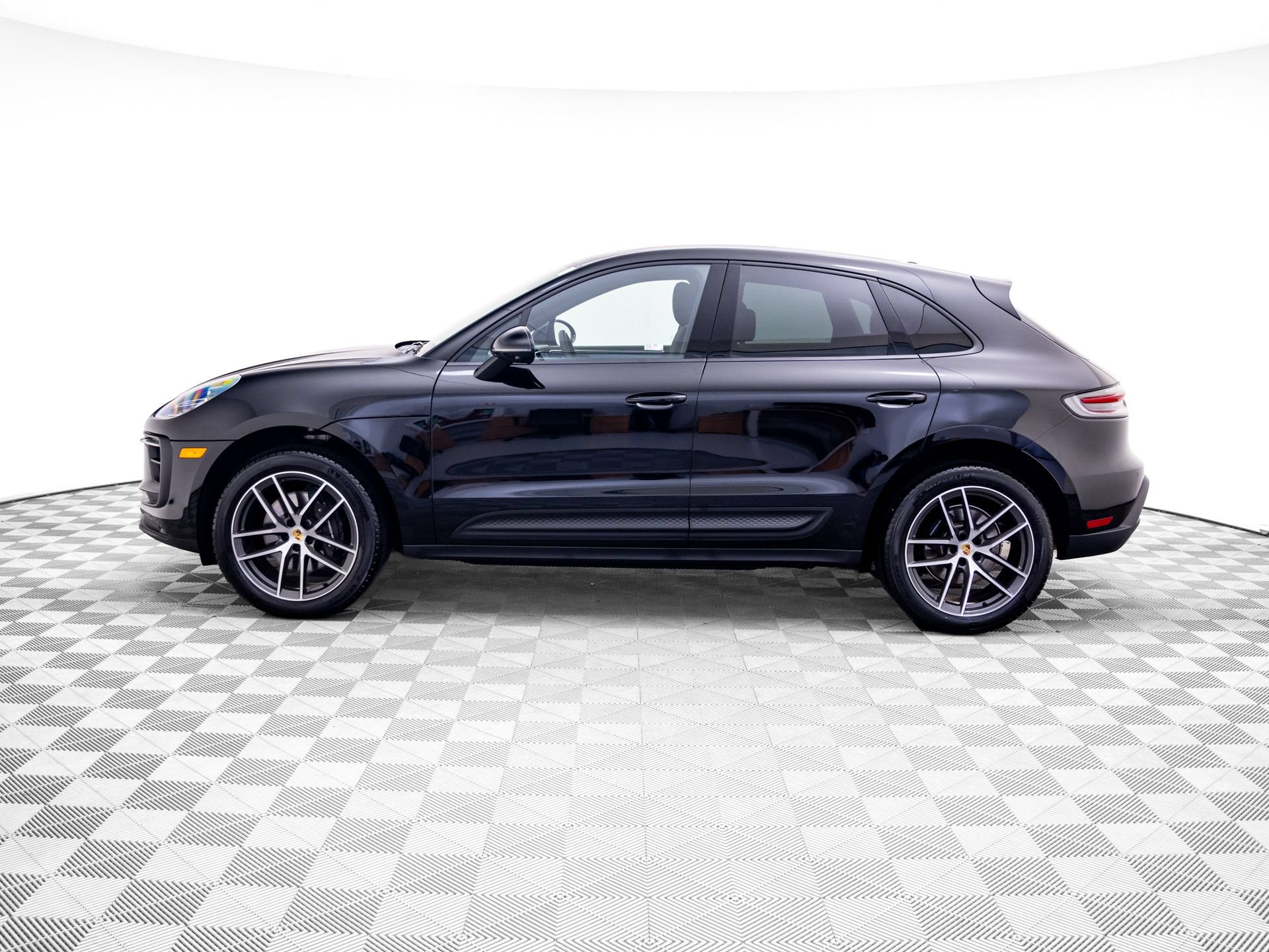 Certified 2025 Porsche Macan AWD/4WD video 2