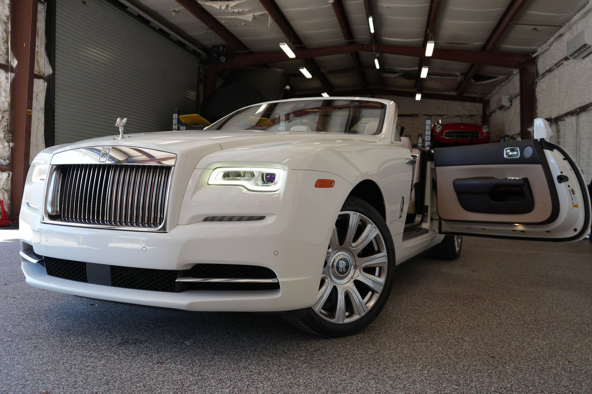 Used 2017 Rolls-Royce Dawn image 30