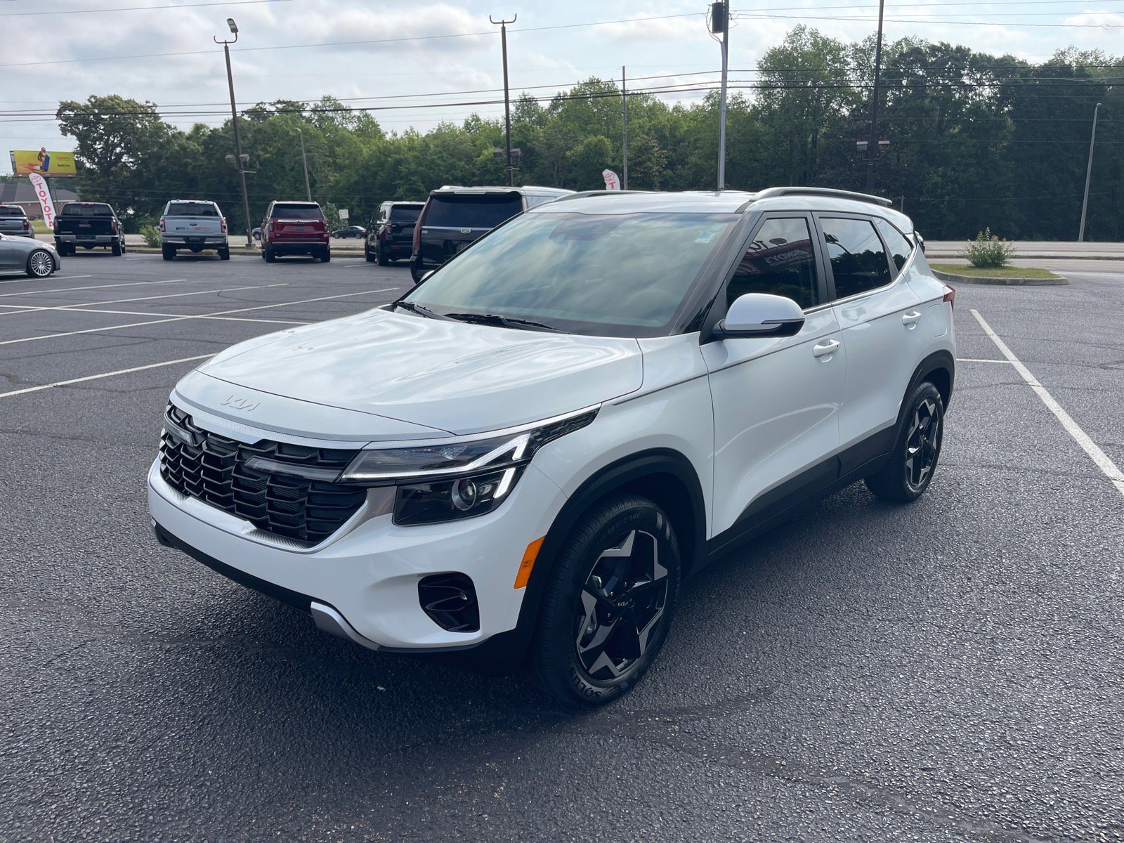 Used 2026 Kia Seltos EX FWD image 3