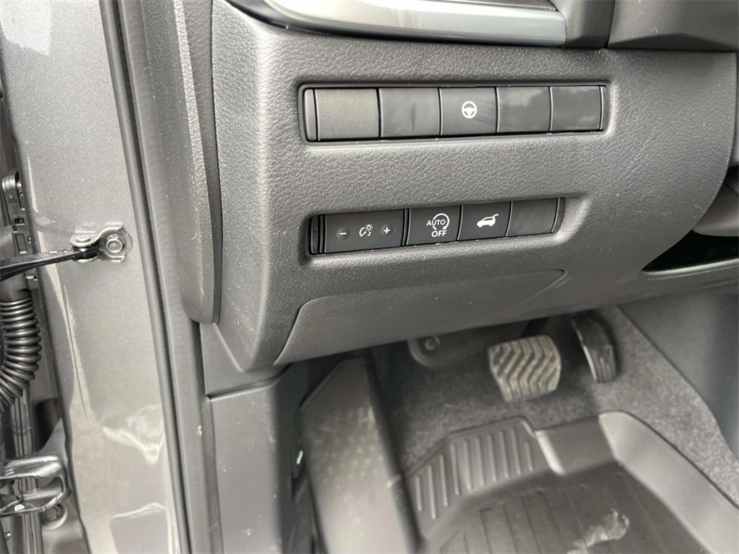 New 2026 Nissan Rogue SV FWD image 18