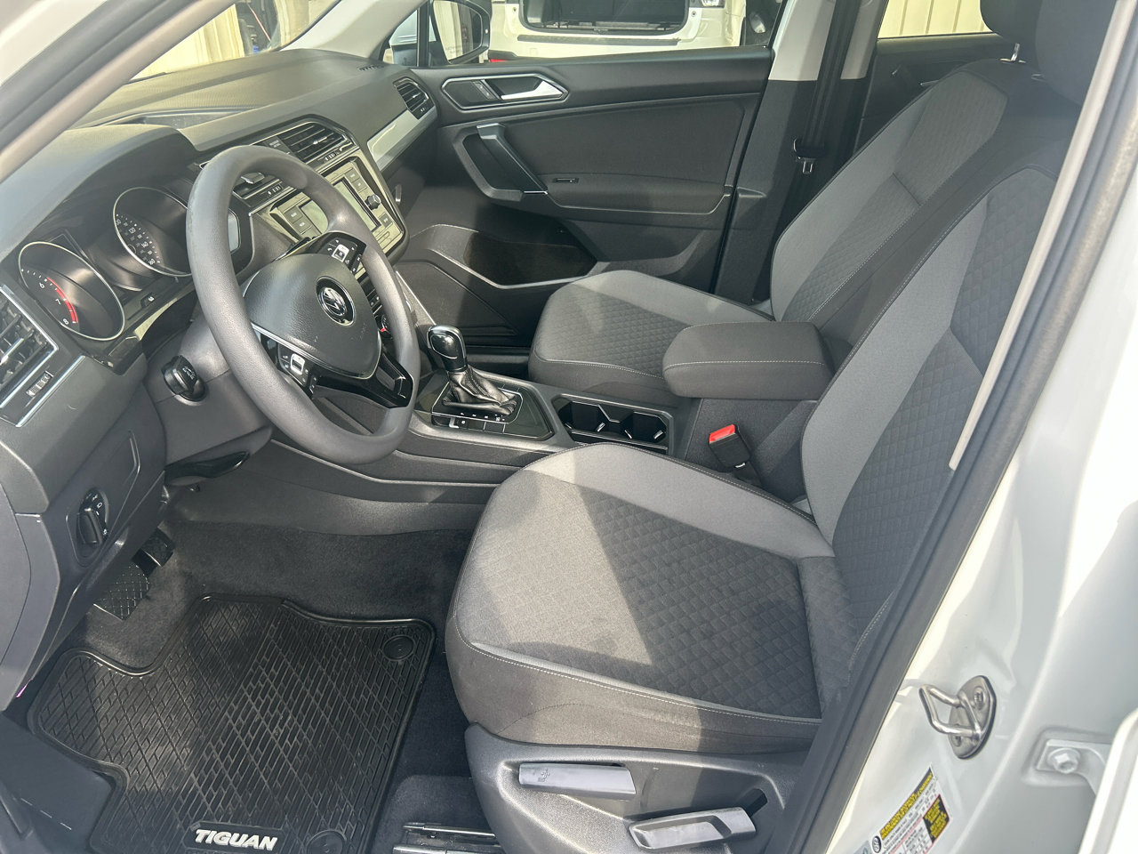 Used 2018 Volkswagen Tiguan S image 10