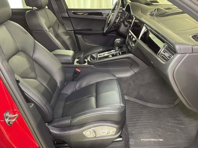 Certified 2025 Porsche Macan Turbo image 23